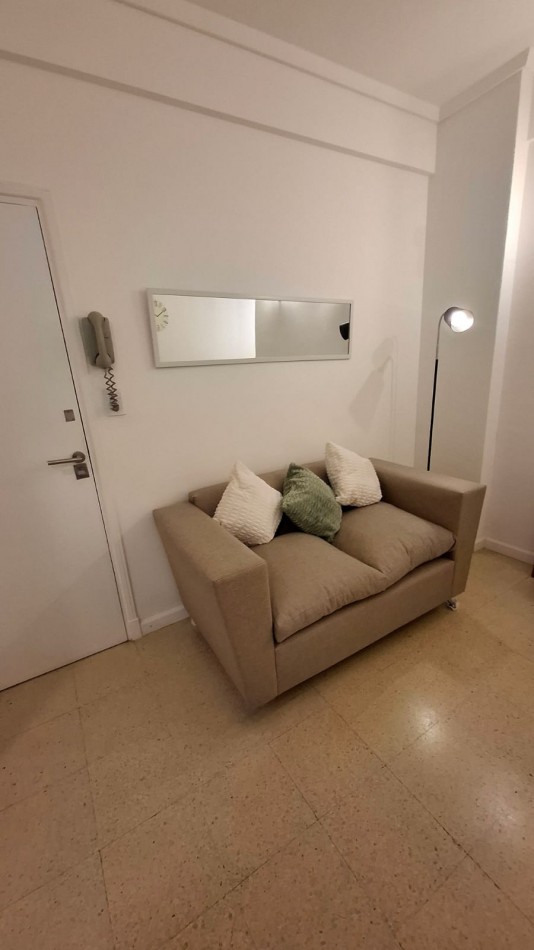 Departamento dos ambientes amoblado. Zona: Centro