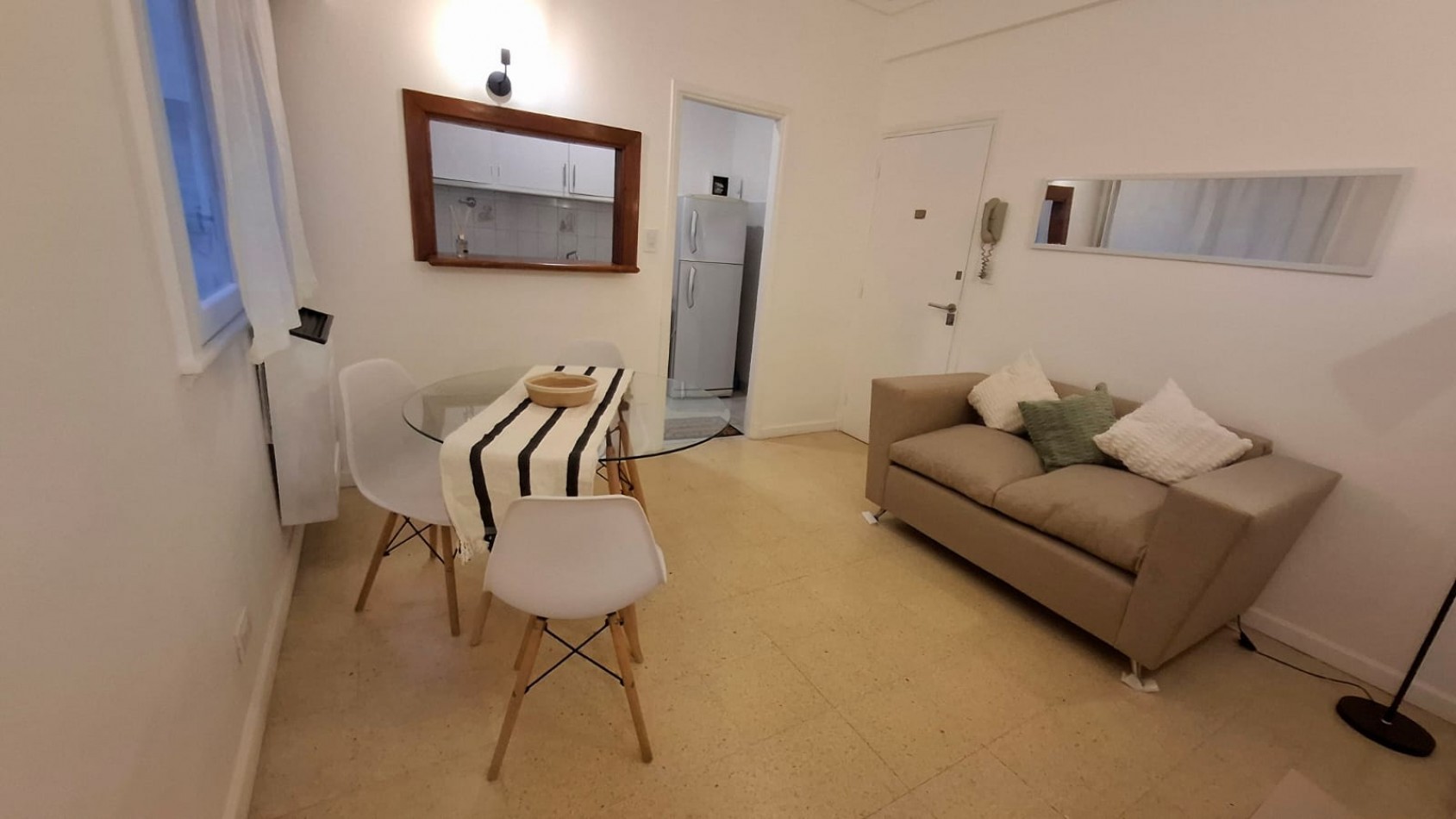 Departamento dos ambientes amoblado. Zona: Centro