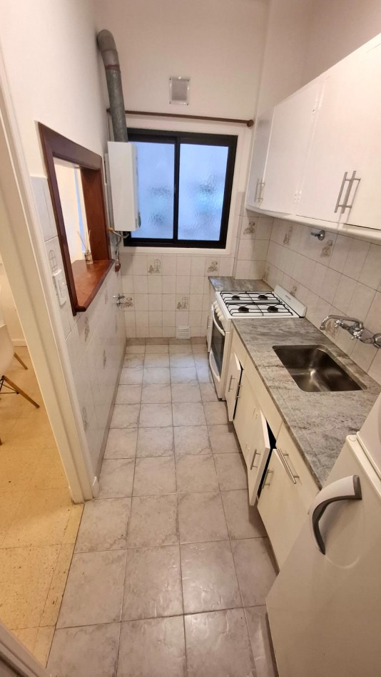 Departamento dos ambientes amoblado. Zona: Centro