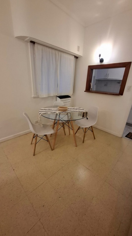 Departamento dos ambientes amoblado. Zona: Centro