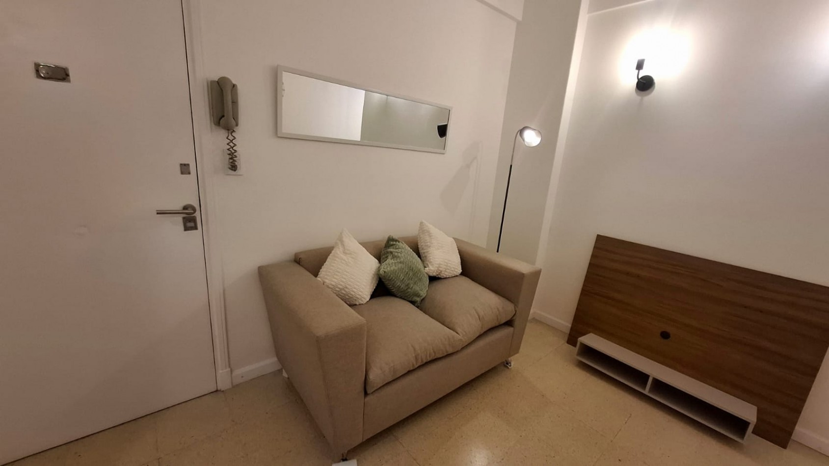 Departamento dos ambientes amoblado. Zona: Centro