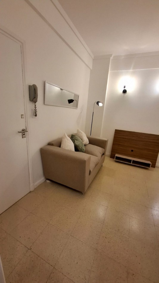 Departamento dos ambientes amoblado. Zona: Centro