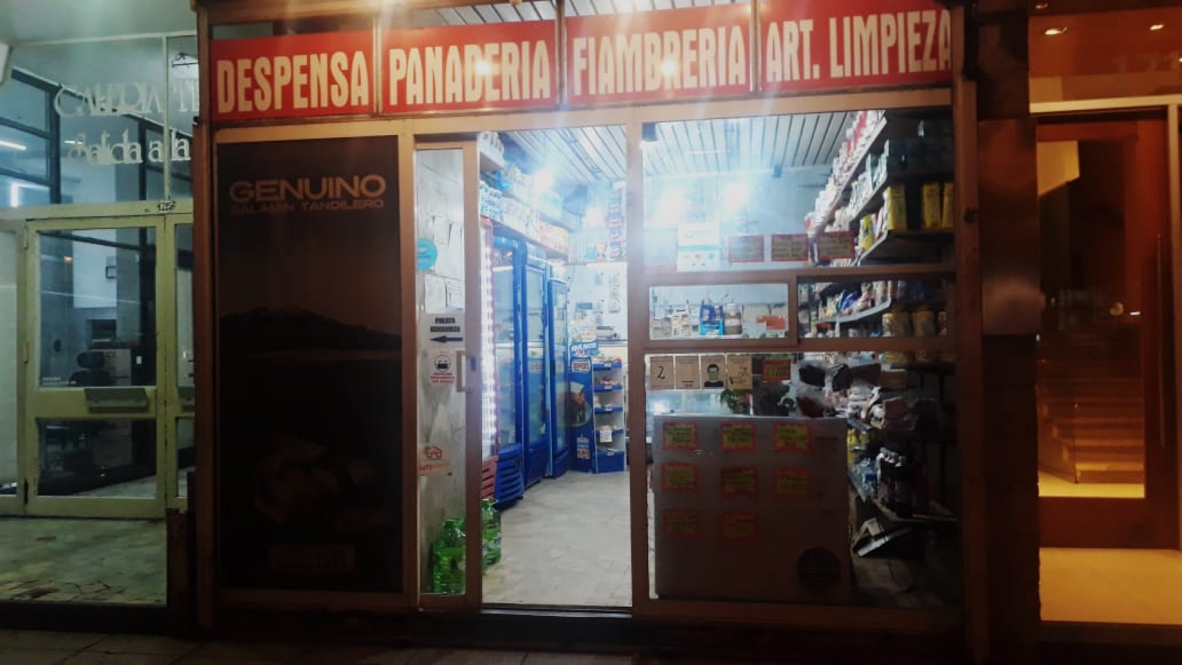 ALQUILO LOCAL COMERCIAL FRENTE. ZONA: PLAZA COLON (LIBRE A PARTIR DE OCTUBRE)