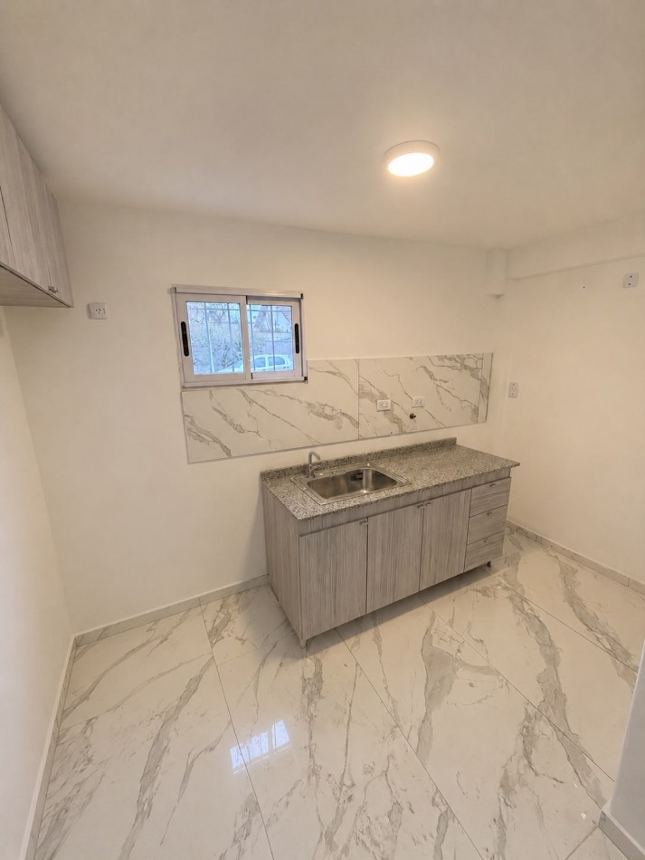 Duplex de tres ambientes con balcon y terraza propia, garage. Reciclado. Zona Chauvin