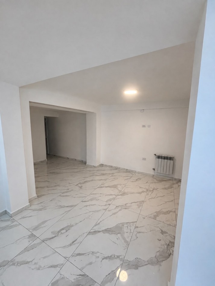 Duplex de tres ambientes con balcon y terraza propia, garage. Reciclado. Zona Chauvin