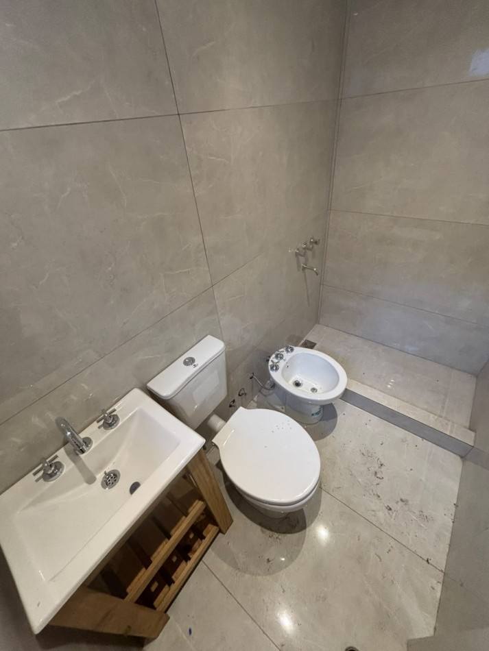 P.H. tres ambientes con garage y patio propio. Reciclado. Chauvin 