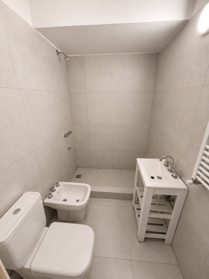 P.H. tres ambientes con garage y patio propio. Reciclado. Chauvin 
