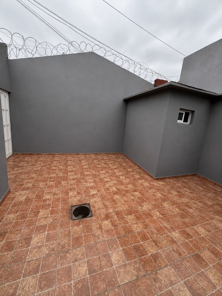 P.H. tres ambientes con garage y patio propio. Reciclado. Chauvin 