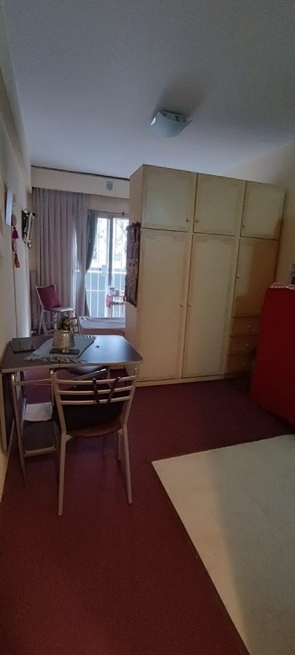  Alqiler 24 meses!!! Departamento un ambiente a la calle con balcon saliente. Estado original
