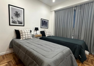 Departamento tres ambientes a la calle con balcon. Reciclado y amoblado. Zona Plaza Colon