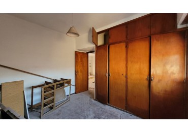 P.H. tres ambientes primer piso por escalera. Reciclado. Zona: Don Bosco
