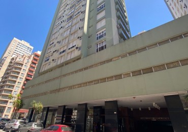 Cochera en edificio con seguridad. Entra camioneta