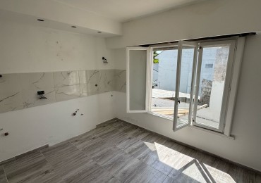 P.H. tres ambientes, primer piso por escalera. Reciclado. Nueva Pompeya