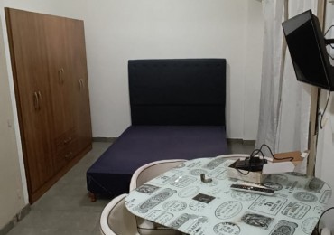 ALQUILER 24 MESES!!! Departamento un ambiente al lateral. Buen estado original.