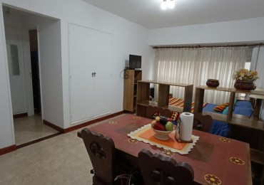 Departamento un ambiente y medio luminoso. Excelente estado. Zona:Guemes