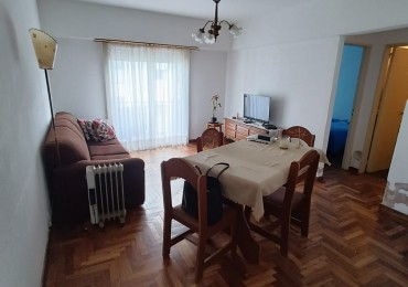 Departamento tres ambientes externocon balcon saliente en Comlejo de monoblocks. Bo Aeroparque