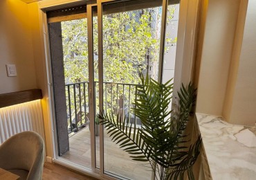 Departamento una mabientea a la calle con balcon saliente. Recilado y amoblado de manera espexctacular. Zona: Macrocentro