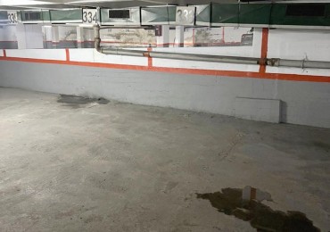 Cochera en edifiio. Entra camioneta. Zona: centro