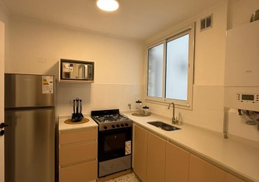 DEPARTAMENTO TRE AMBIENTES A LA CALLE CON BALCON TERRAZA CON VISTA LATERALA PLAZA COLON Y AL MAR.  RECICLADO Y AMOBLADO. OPCION COCHERA