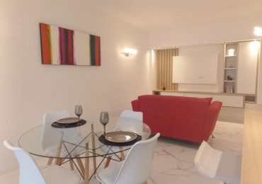 Departamento dos ambientes a la calle. Reciclado y amoblado. Centro