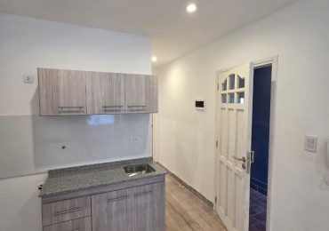 P.H. dosa mabientes al frente con patio.Reciclado. Zona: Don Bosco