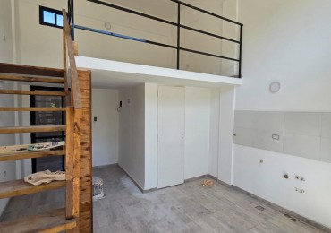 Duplex de dos ambientes a la calle con patio. Reciclado. Zona: Don Bosco