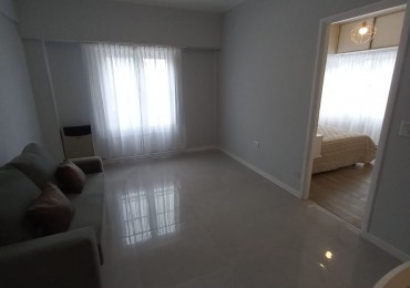 Deartamento dos ambientes a la calle. Reciclado y amoblado