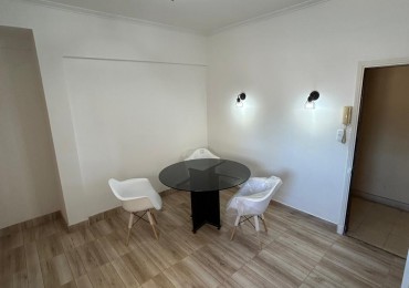 Departamento de tres ambientes luminoso. Reciclado. Zona: Chauvin