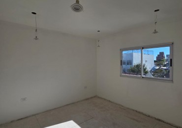 P.H. de tres ambientes en dupelx a Estrenar, entrada independiente. Zona:  San Jose