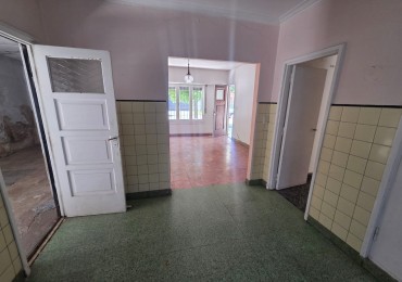 Chalet en p.h. de tres ambientes con garaje. Totalmente independiente. Villa Primera