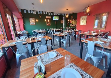VENTA FONDO DE COMERCIO DE RESTAURANT/ CANTINA EN ZONA COMERCIAL