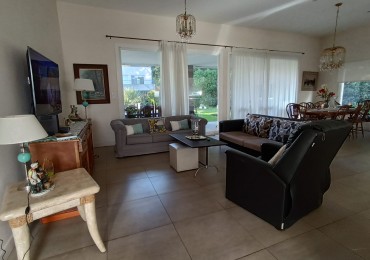 Casa de 4 ambientes en Barrio Privado Rumenco