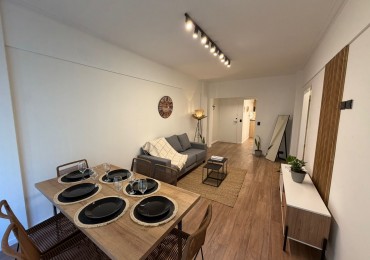 Departamento tres ambientes a la calle con balcon. Reciclado y amoblado. Zona: Guemes