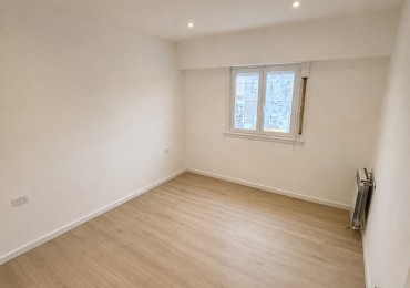 Duplex de tres ambientes con balcon y terraza propia, garage. Reciclado. Zona Chauvin