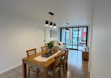 Departamento dos ambientes nuevo a la calle con balcon saliente y vista lateral al mar. Zona: Plaza Colon