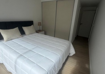 Departamento dos ambientes nuevo a la calle con balcon saliente y vista lateral al mar. Zona: Plaza Colon