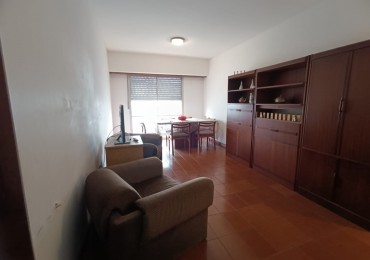 Departamento dos ambientes en Edificio Maral 43 a la calle con balcon corrido y vista panoramica. Muy buen estado