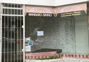 Local comercial con oficina en planta alta. Centro